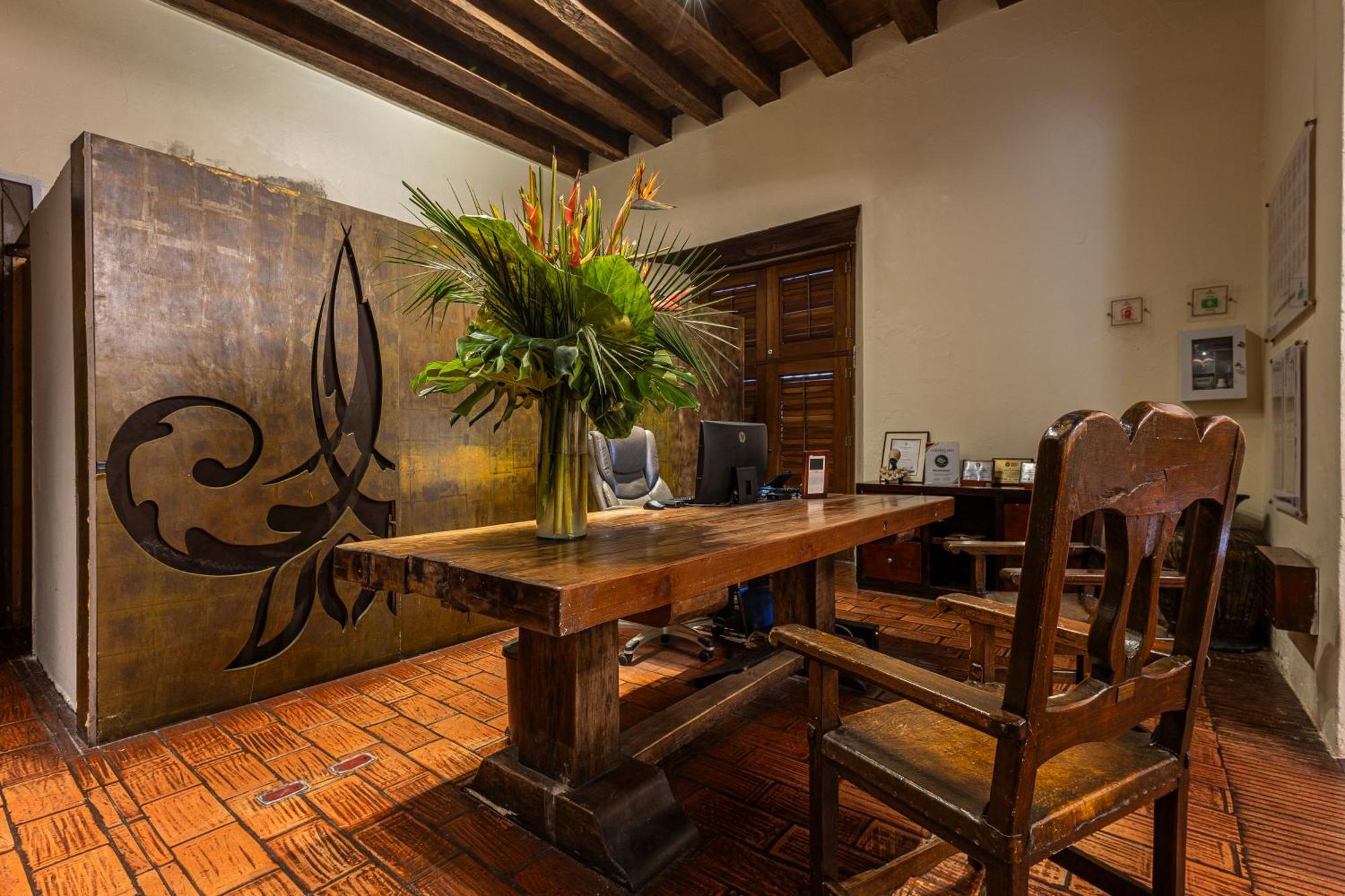 Ananda Boutique - Cosmos Hotel