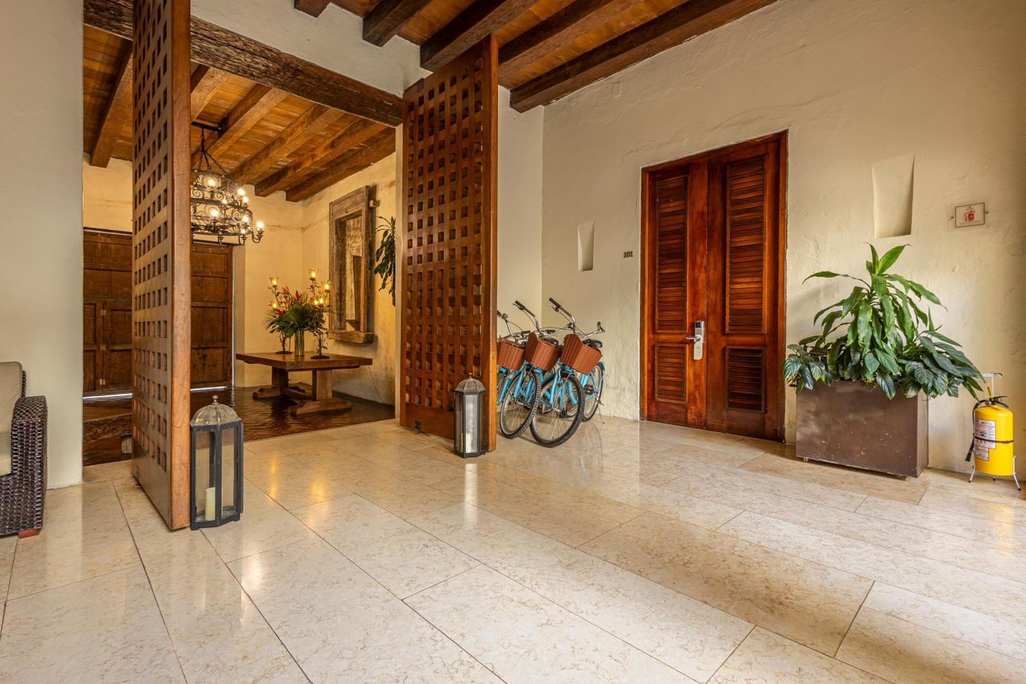 Ananda Boutique - Cosmos Hotel