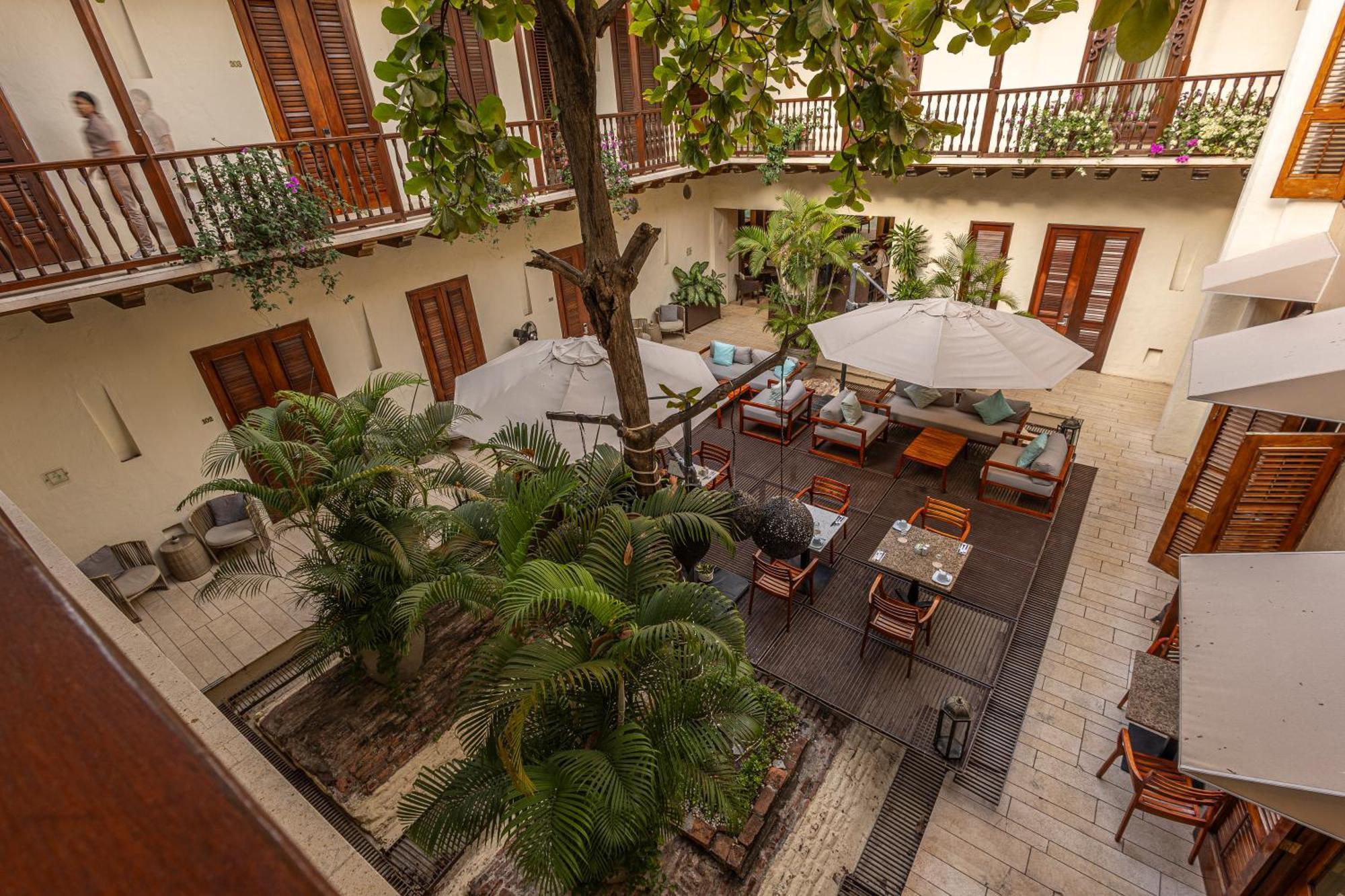 Ananda Boutique - Cosmos Hotel